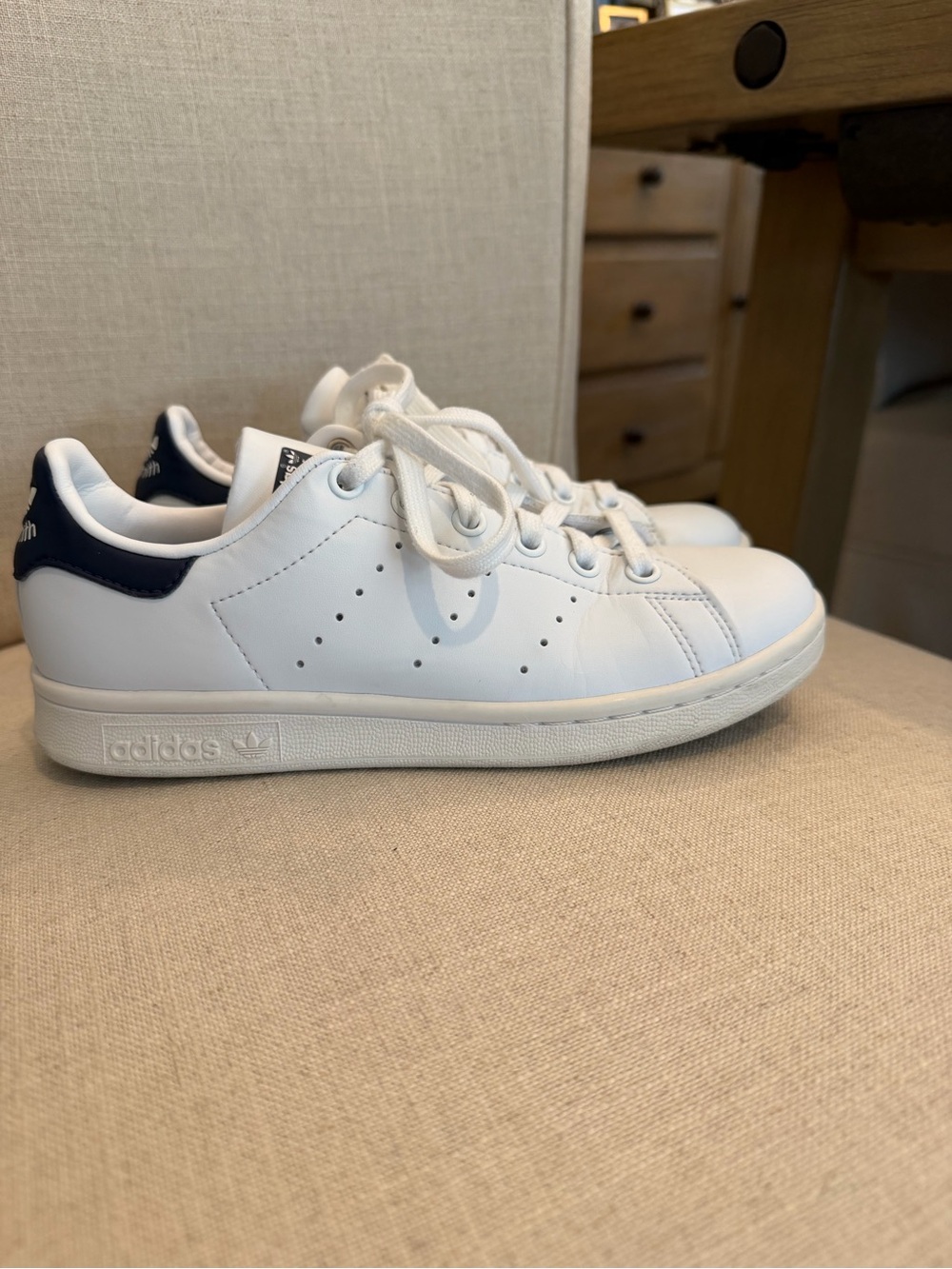 Adidas Stan Smith women’s White & Navy Low-Top Sneakers